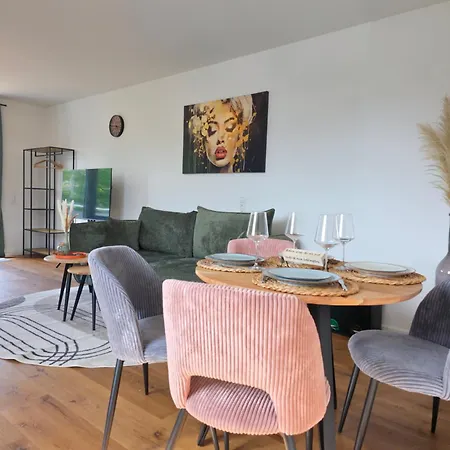 Design I 1-Zimmer-Apartments I Klimaanlage I Boxspring I Parkplatz شقة